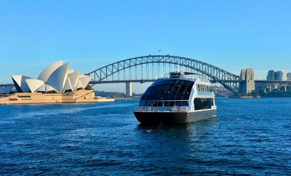 デラックス ビュッフェ ランチクルーズ